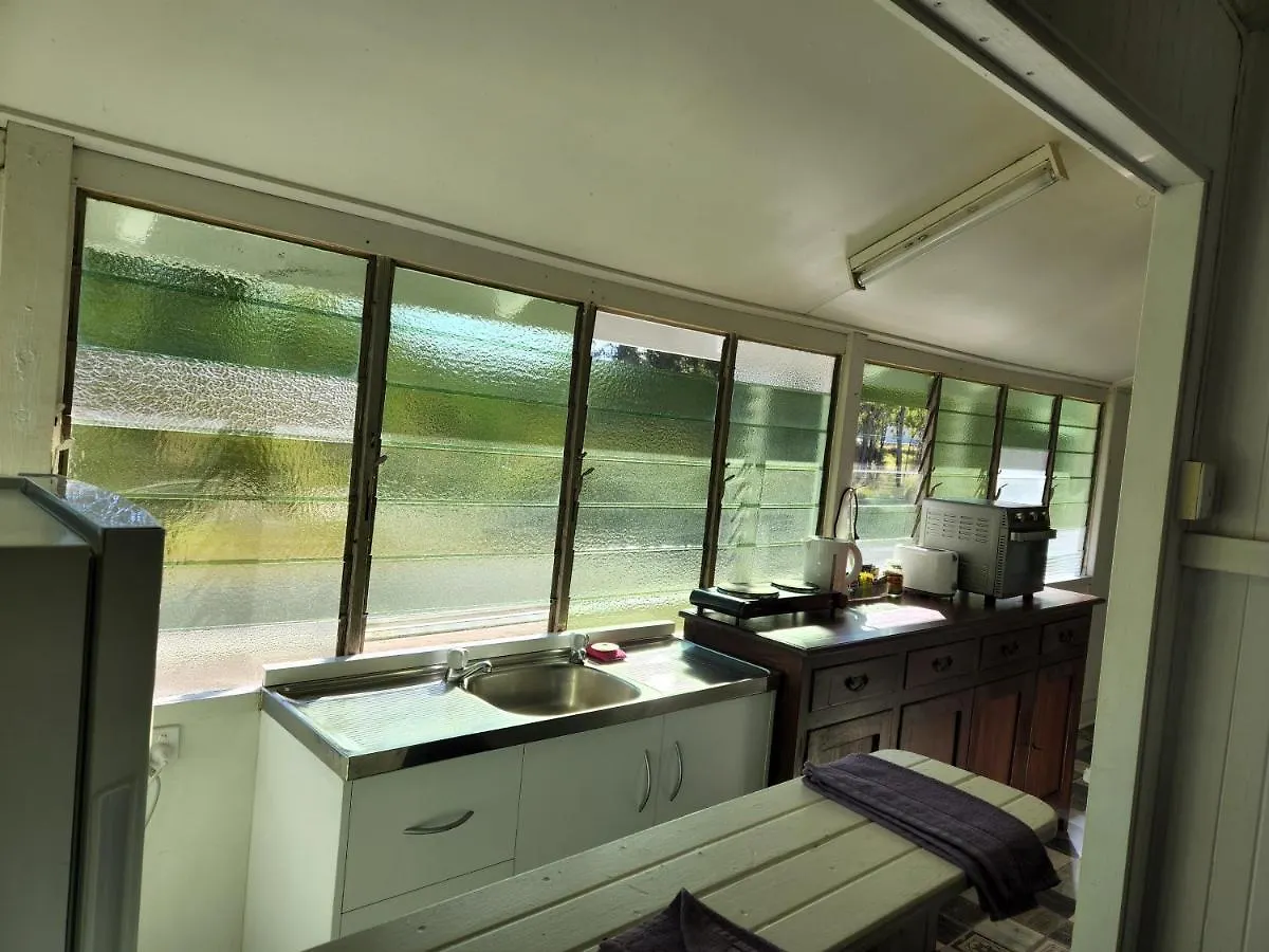 Meyenburg Units Apartment Mount Morgan 0*,